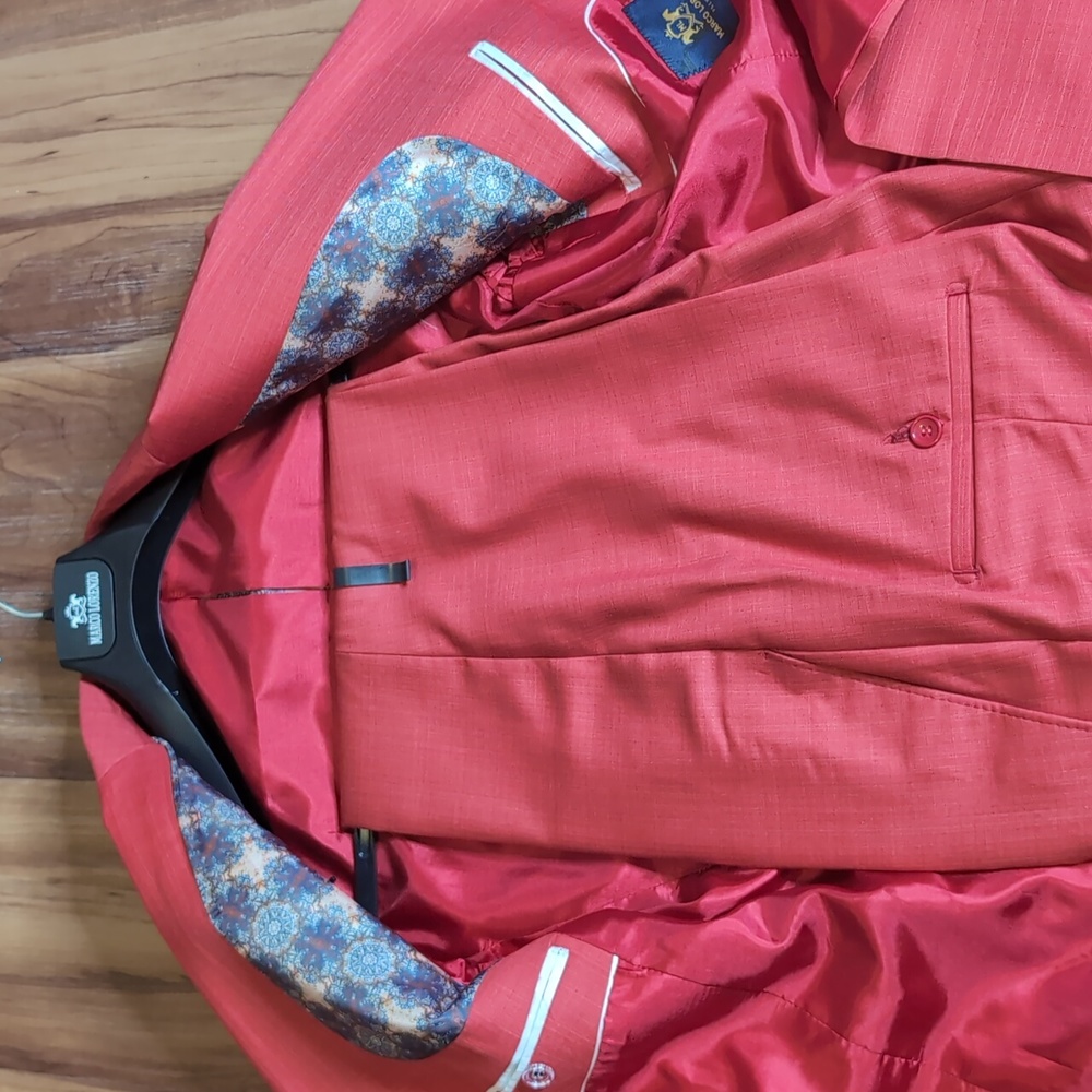 Suit - Picture 4 of 5